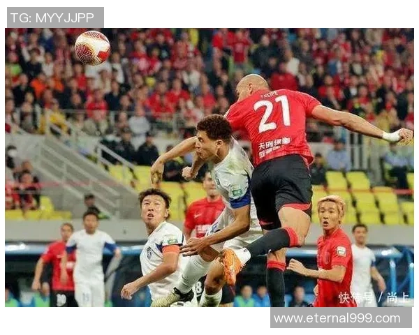 足球明星遭遇意外被踩鞋事件引发球迷热议与媒体关注